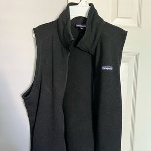 Black fleece Patagonia woman’s vest